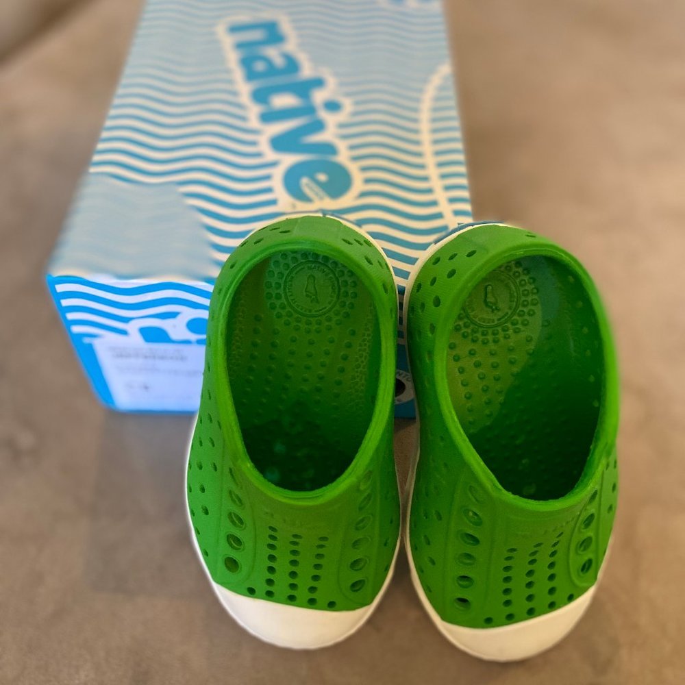 Native Shoes, Jefferson, Grasshopper Green/Shell White 5T in original box